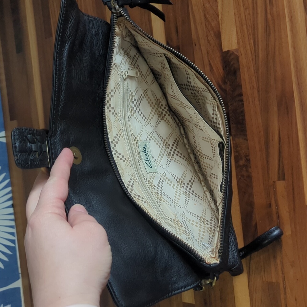 Clark's black leather clutch - Picture 6 of 12